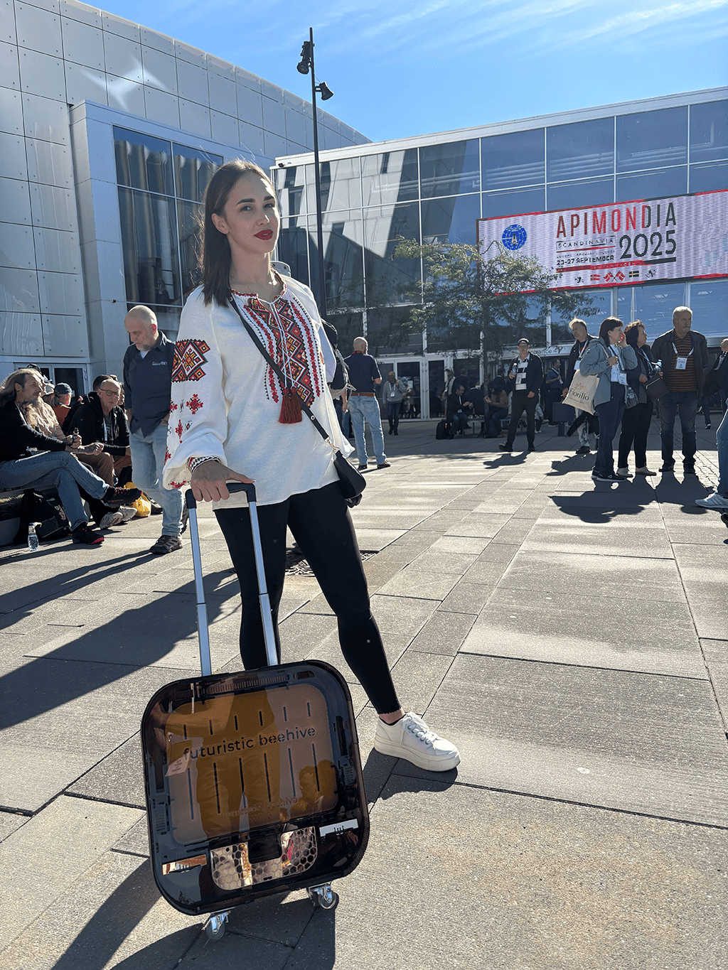 Load video: Describe the video for customers using screen readers